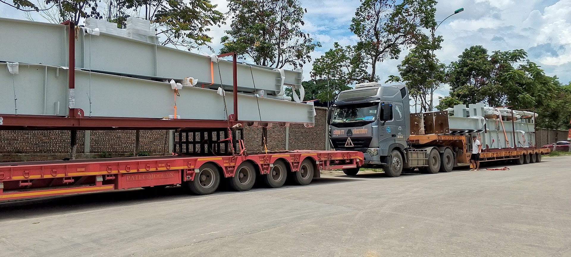 Vận chuyển hàng cồng kềnh tại cửa khẩu Lạng Sơn