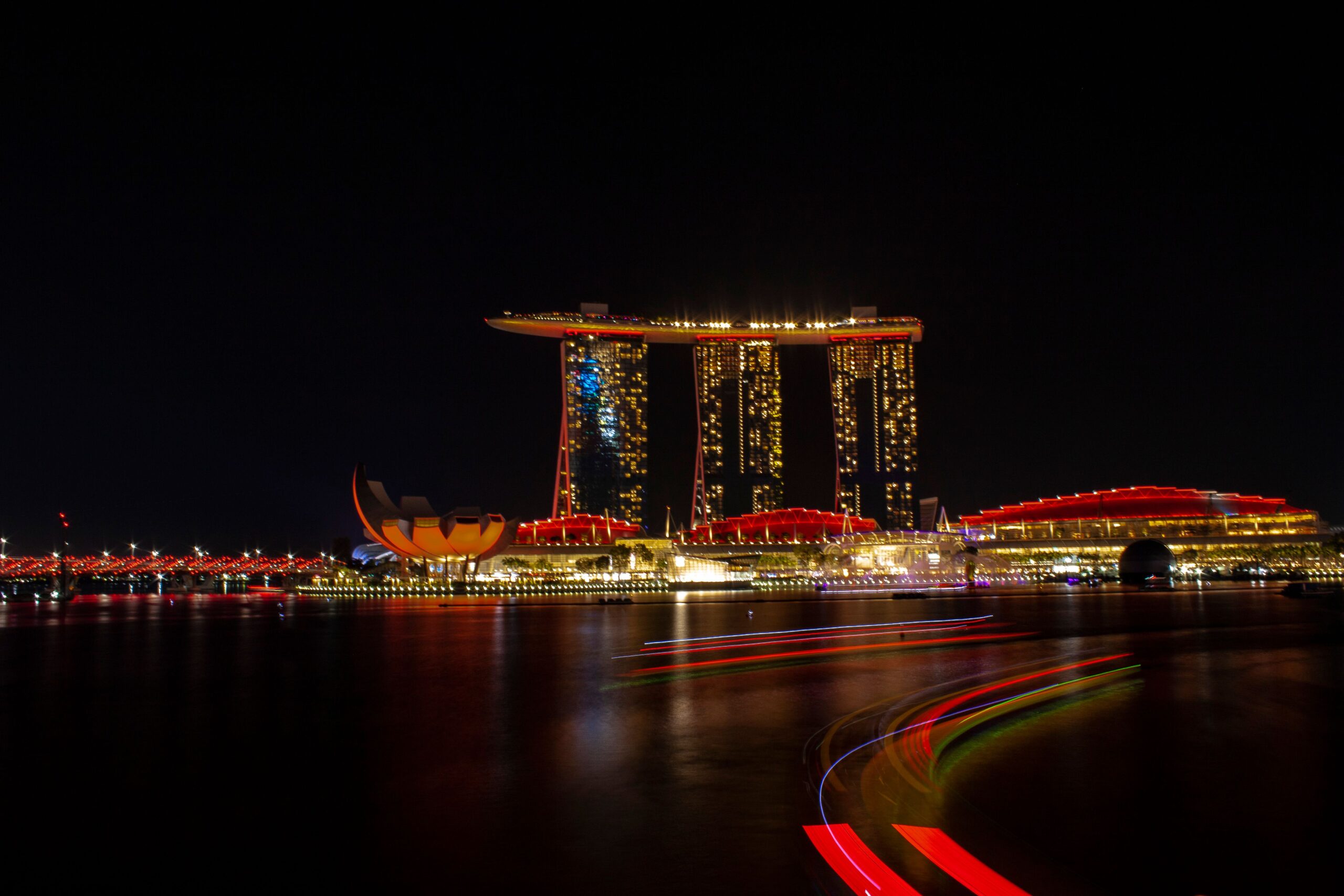 Vịnh Sentosa Bay at night. Đẹp long lanh. VietAviation
