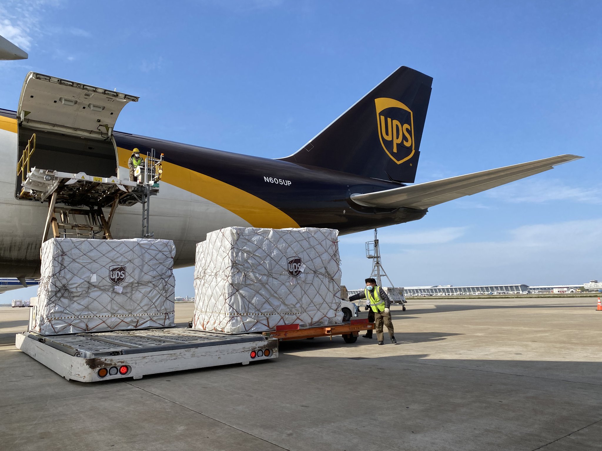 Chuyển phát nhanh UPS gửi hàng đi Mỹ