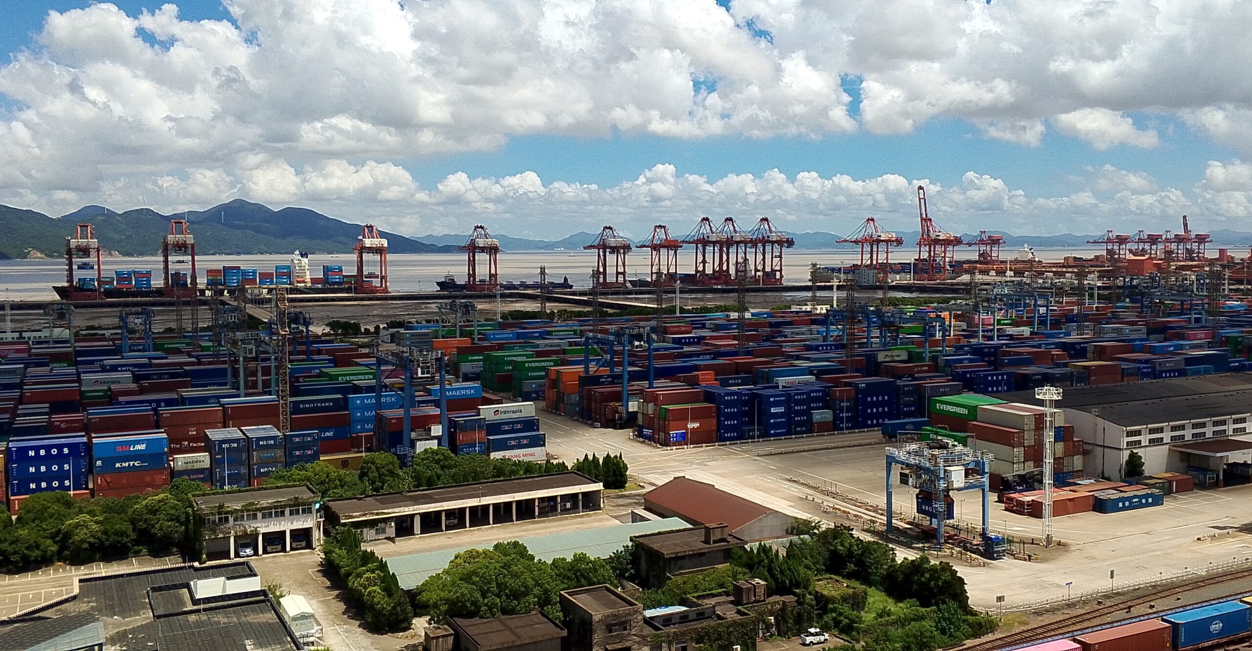 Nhập hàng Trung Quốc về Việt Nam đường biển LCL FCL