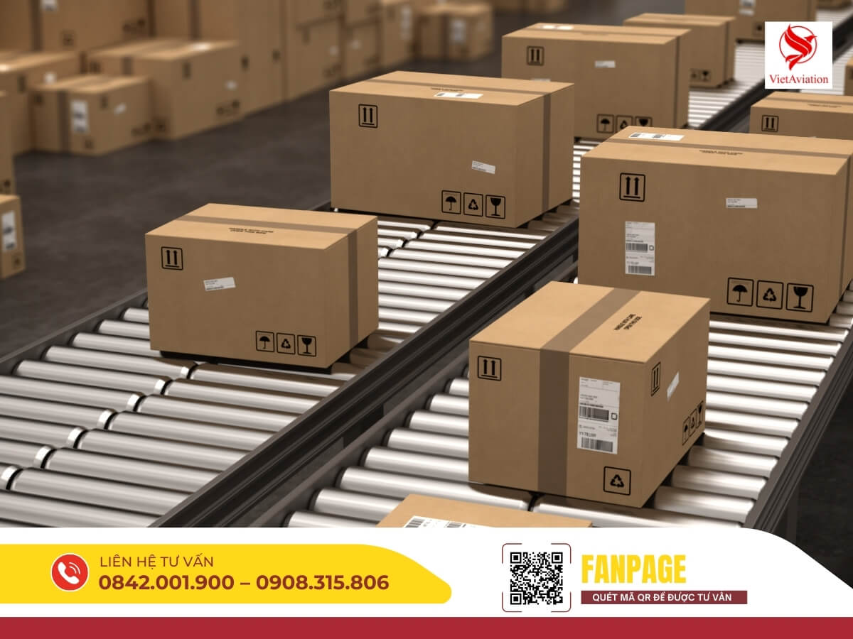 Đóng gói kiện hàng cẩn thận trước khi chuyển phát nhanh từ Trung Quốc về Việt Nam.