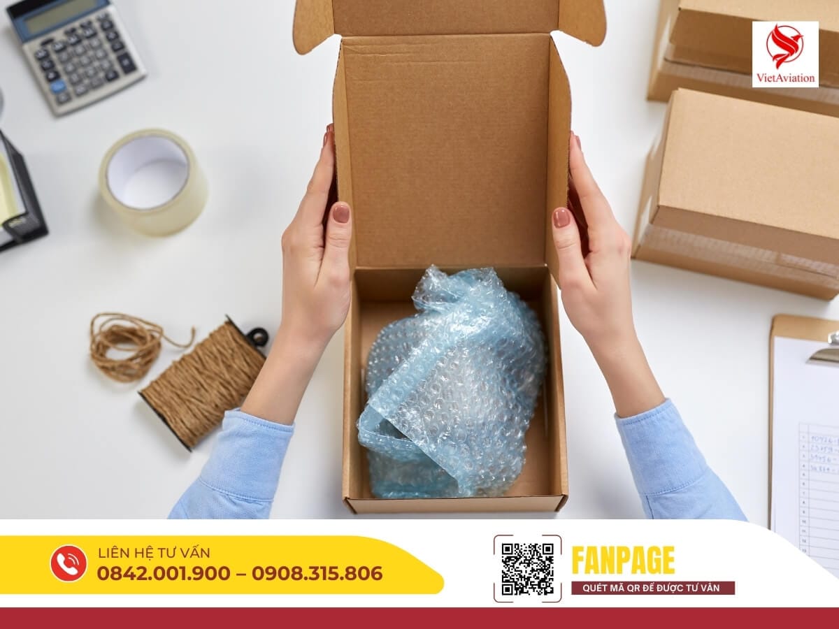 Sử dụng màng bọc bong bóng bảo vệ hàng hóa khi chuyển phát nhanh hàng Trung Quốc tại nhà.