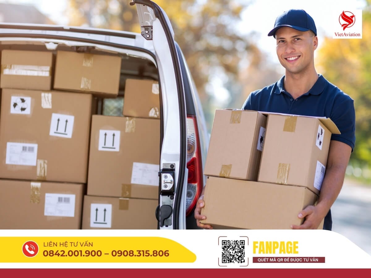 Xe tải chở đầy kiện hàng trong dịch vụ chuyển phát nhanh của Trung Quốc, phù hợp cho doanh nghiệp vận chuyển số lượng lớn.