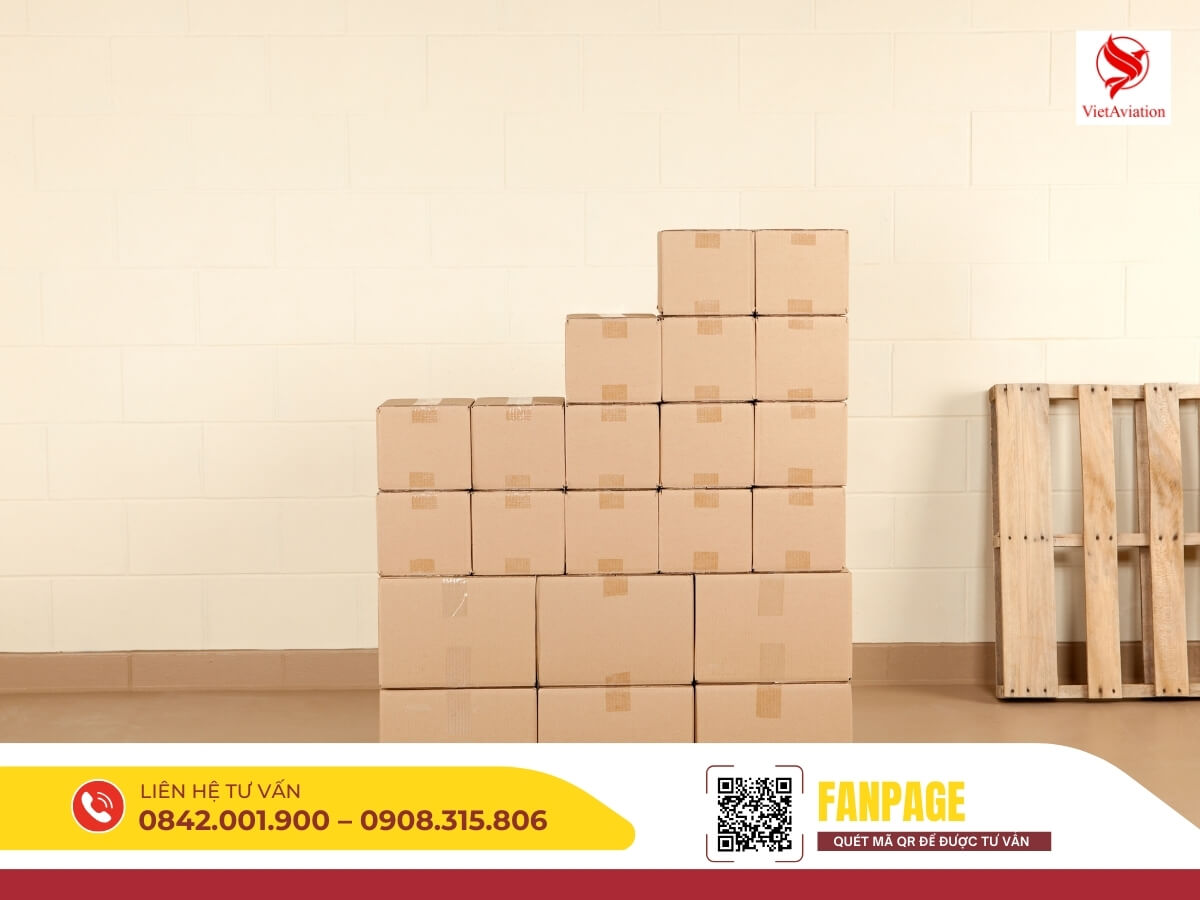 Kiện hàng được xếp gọn gàng, sẵn sàng cho chuyến vận chuyển sang Trung Quốc.