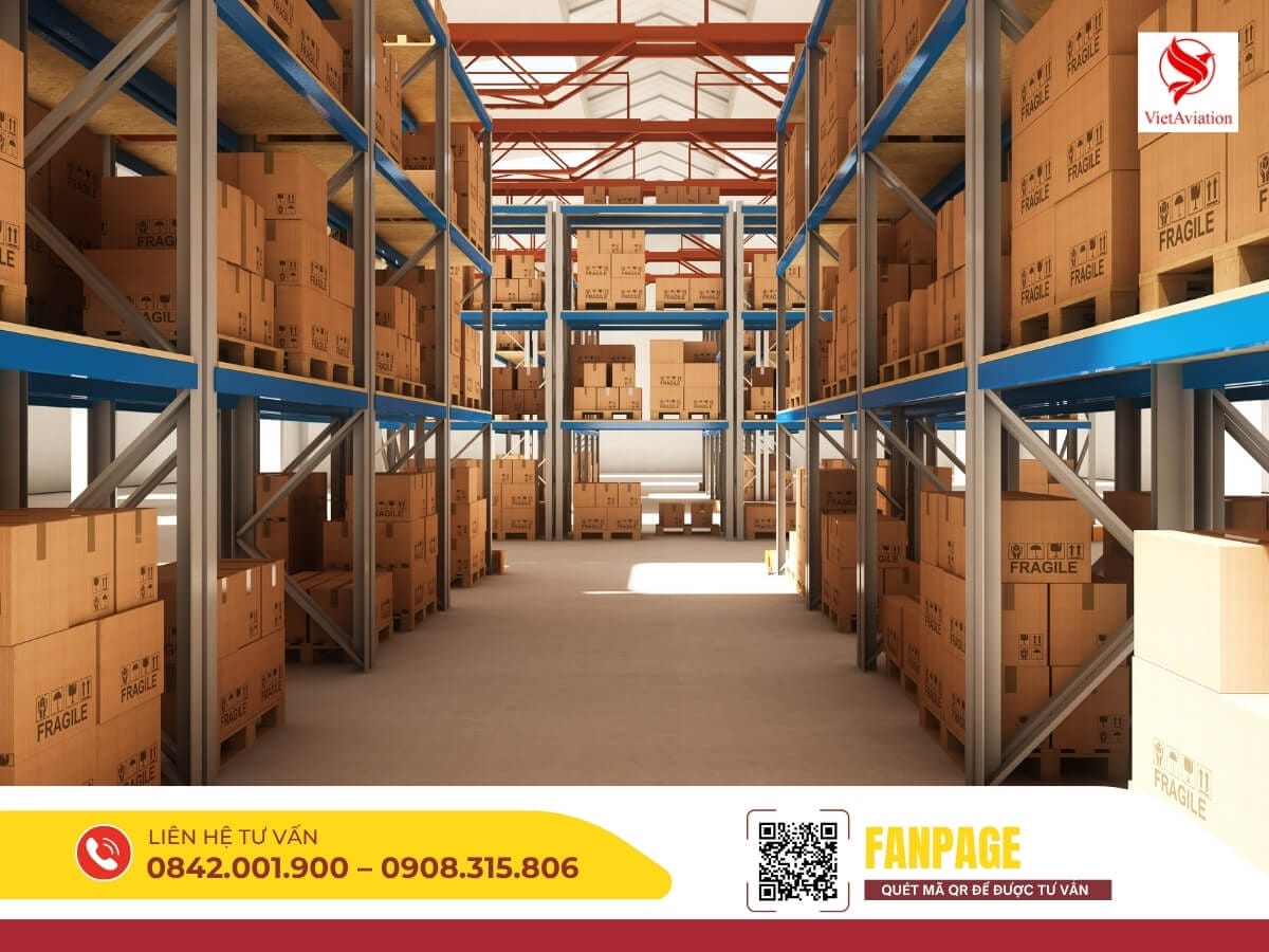 Khu kho vận hiện đại tại Trung Quốc, nơi tập kết hàng hóa trước khi chuyển phát nhanh về Việt Nam.