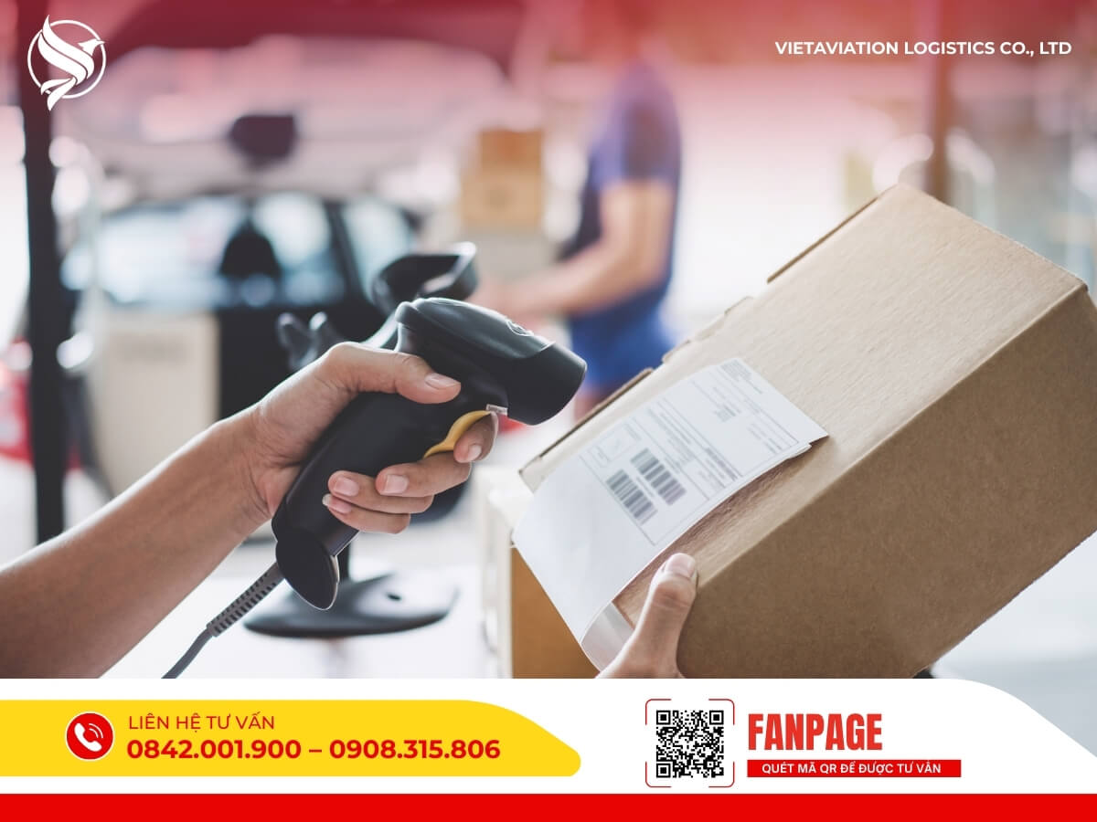 Quét mã vận đơn kiểm tra thông tin hàng hóa gửi đi Trung Quốc, minh bạch và dễ dàng theo dõi hành trình.