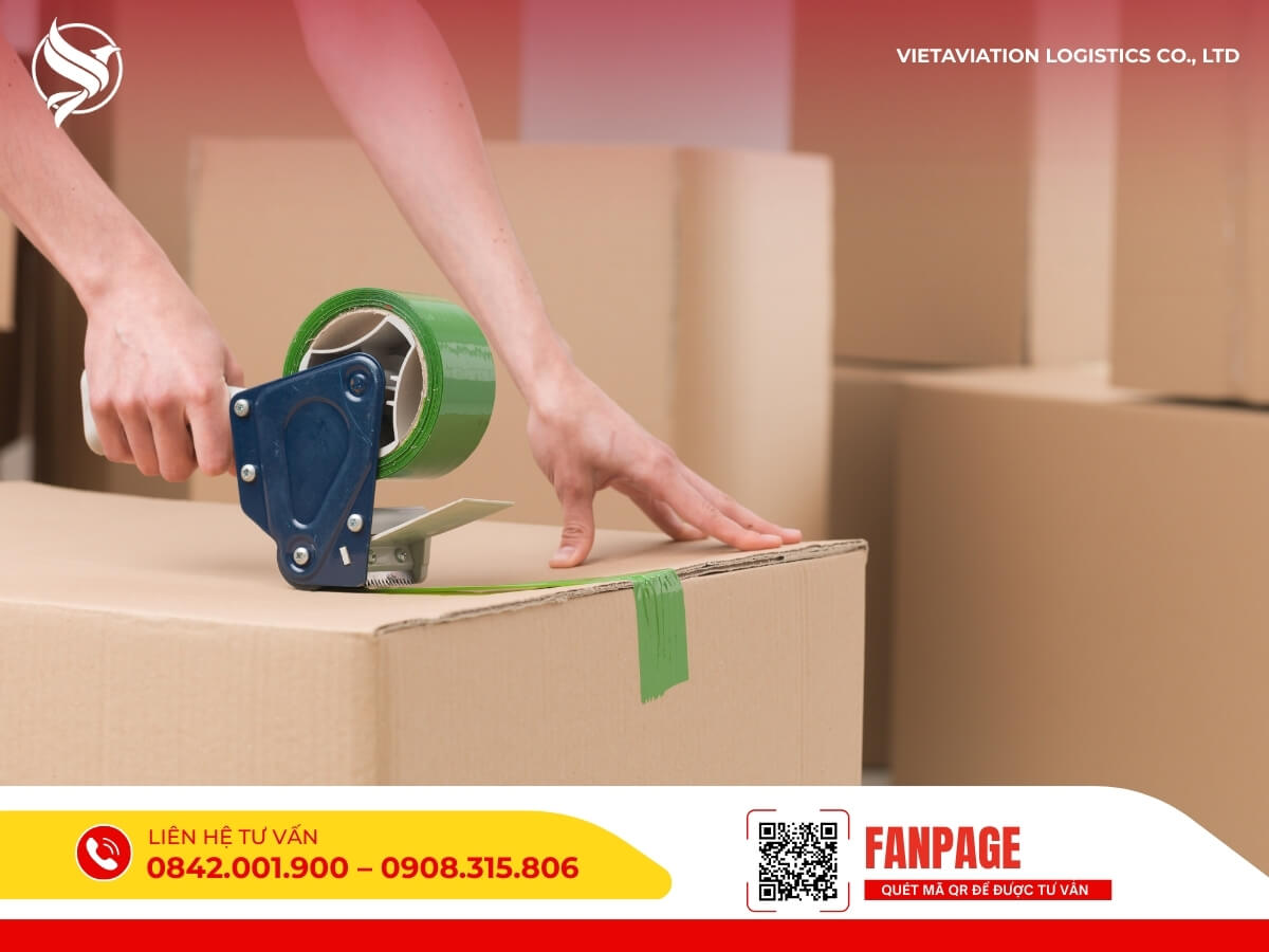 Dịch vụ đóng gói hàng hóa chuyên nghiệp trước khi chuyển phát nhanh đi Trung Quốc, bảo vệ an toàn trong suốt quá trình vận chuyển.