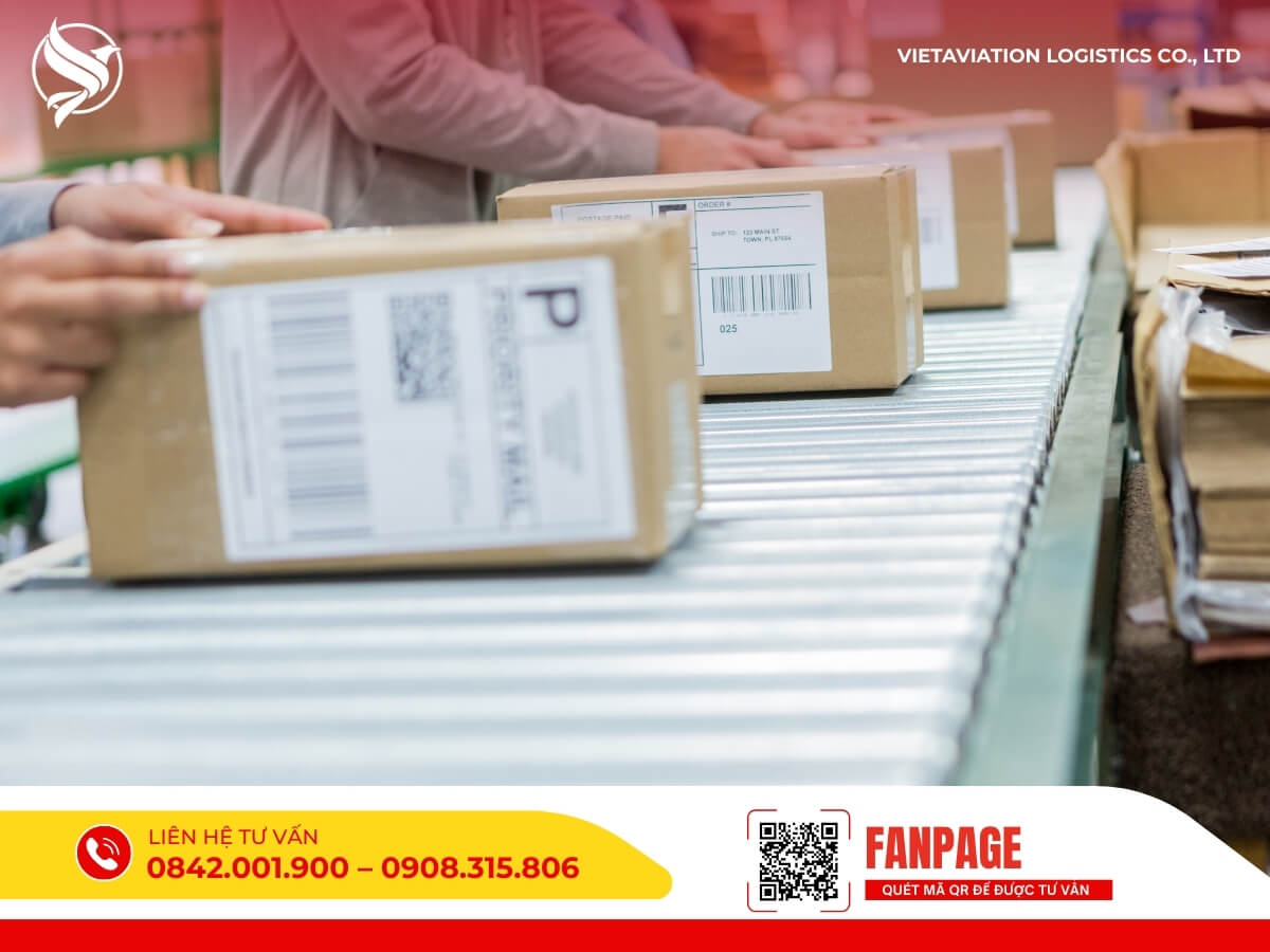 Dây chuyền phân loại kiện hàng trước khi chuyển từ Trung Quốc về Hồ Chí Minh.
