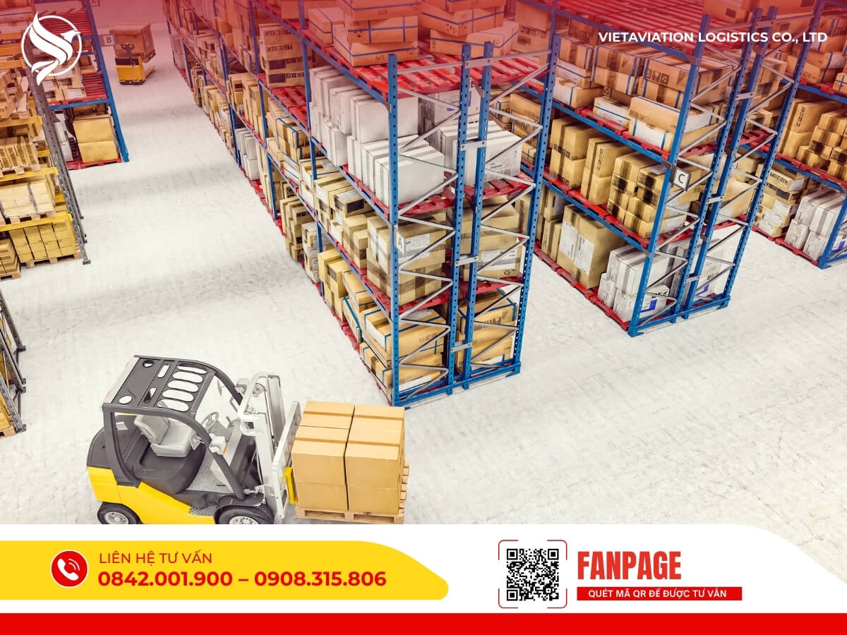 Kho bãi rộng lớn với hàng hóa nhập khẩu chính ngạch từ Trung Quốc được sắp xếp khoa học.