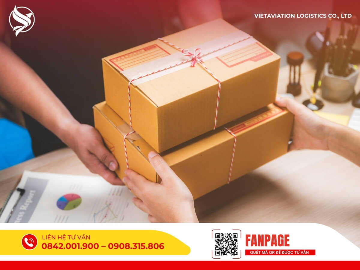 Đóng gói và bàn giao kiện hàng nhỏ lẻ để vận chuyển container từ Trung Quốc về Việt Nam.