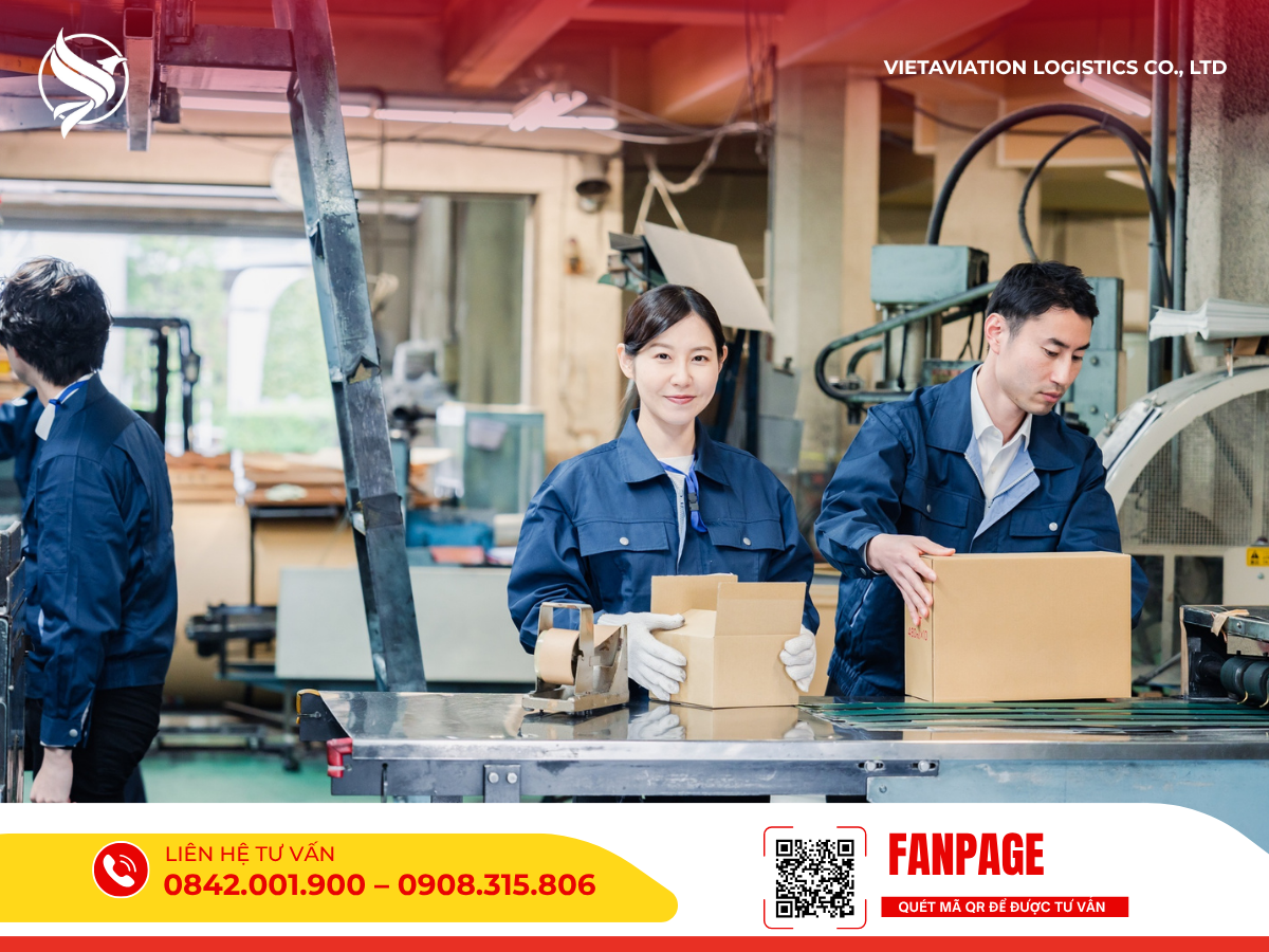 Đóng gói hàng hóa chuẩn bị cho vận chuyển Trung Quốc Hồ Chí Minh