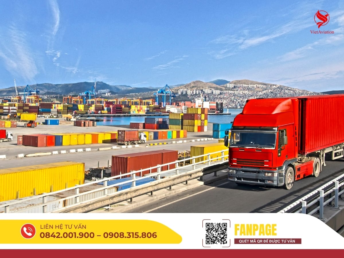 Xe container lưu thông trên cầu, kết nối các tuyến liên tỉnh.