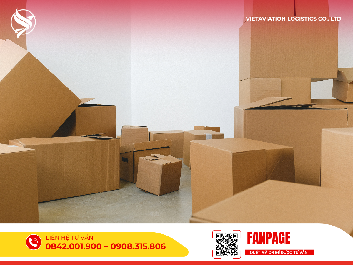 Nhiều thùng carton chứa hàng hóa đã được đóng gói cẩn thận, chuẩn bị cho dịch vụ gửi hàng đi Mông Cổ của VietAviation Cargo.
