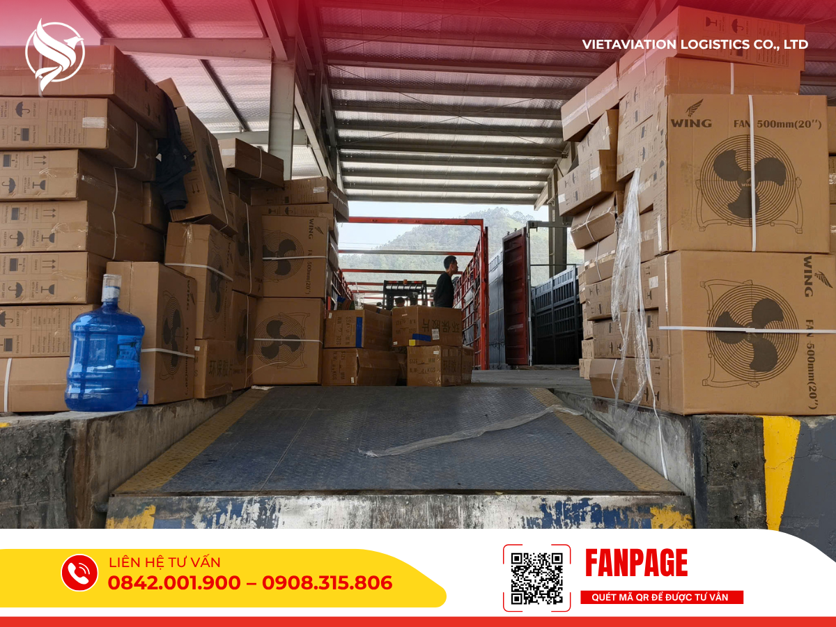 Kho hàng của công ty Vietaviation Logistics, chuẩn bị cho việc vận chuyển hàng hóa.