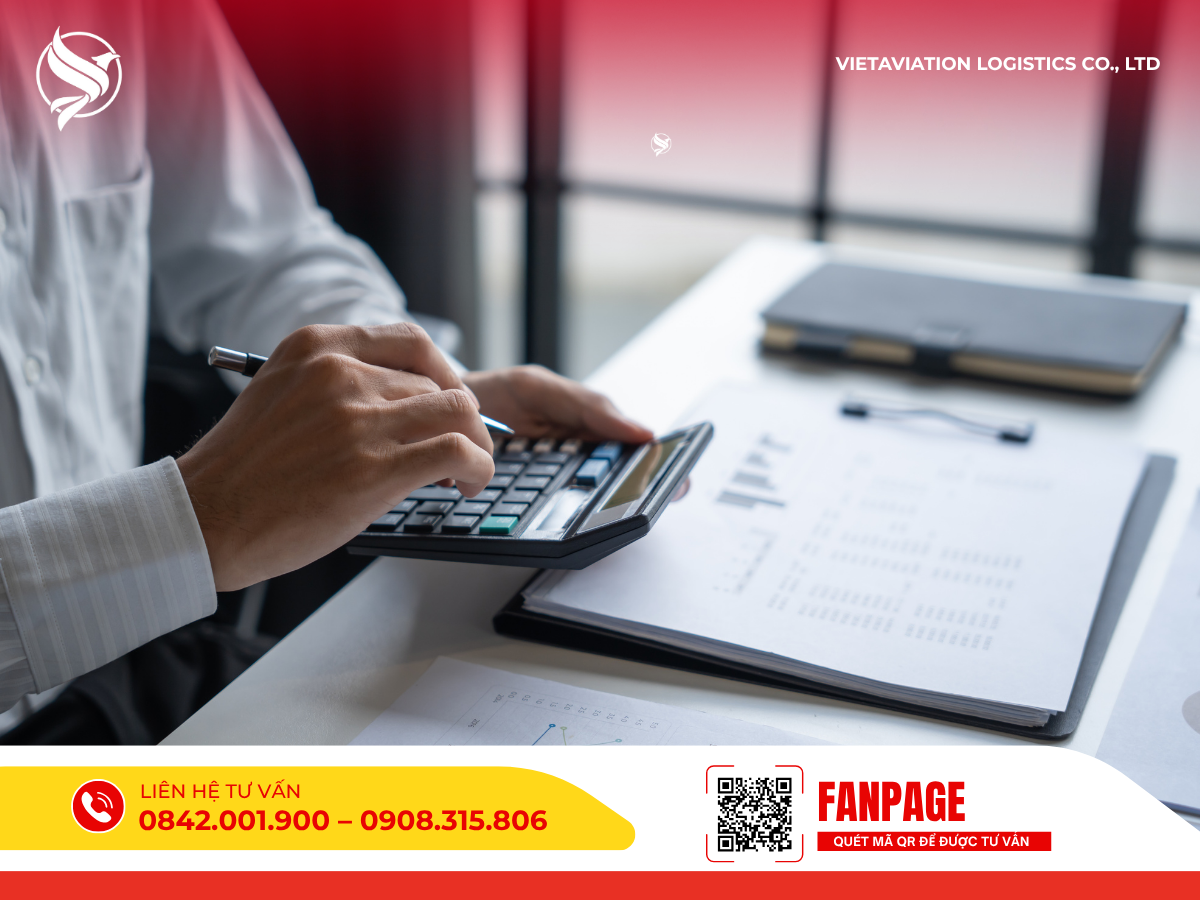 Khách hàng đang tính toán, tối ưu cước phí gửi hàng đi Mông Cổ.