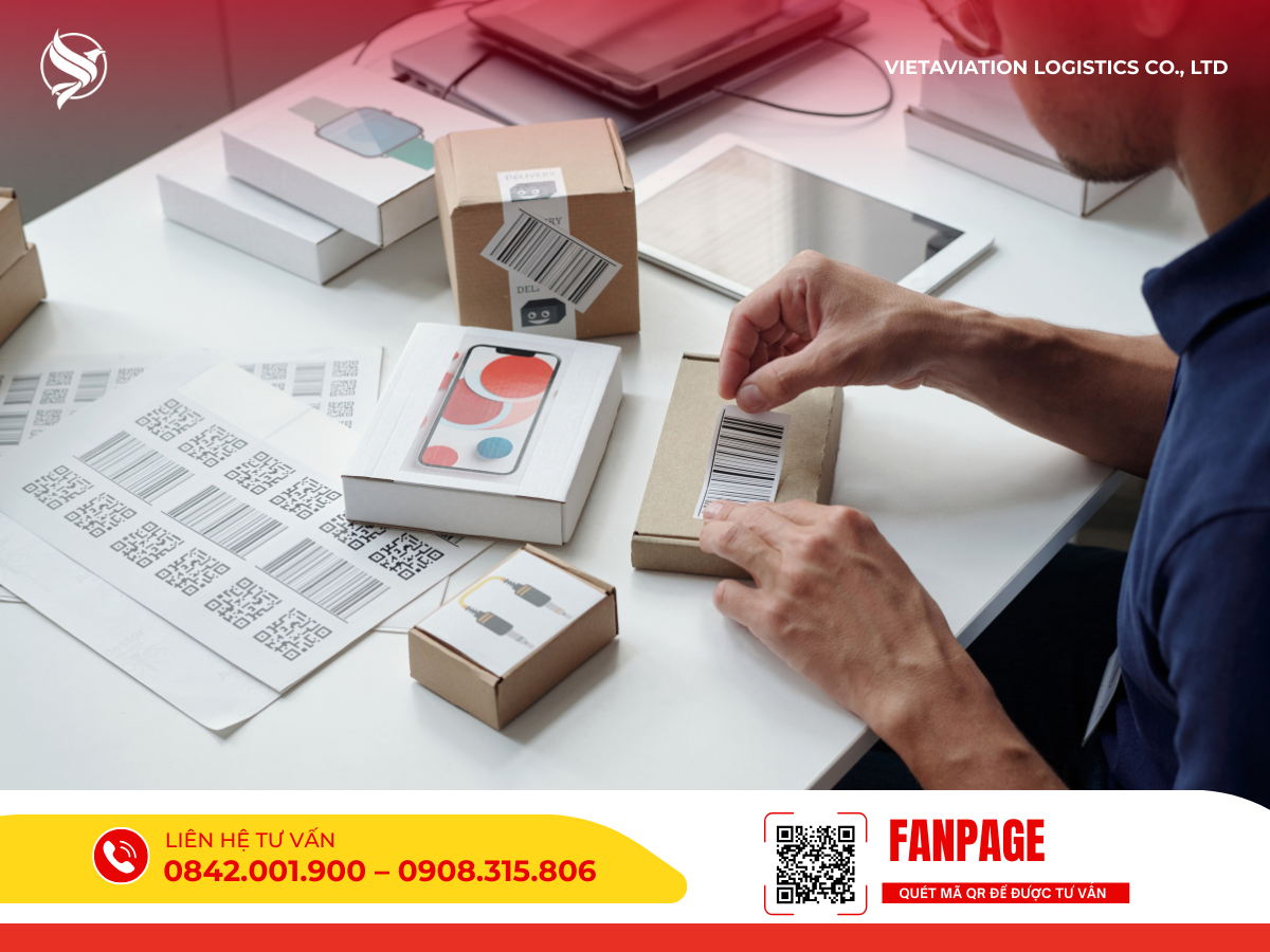 Tầm quan trọng của việc đóng gói đúng quy chuẩn và ghi nhãn chính xác trong dịch vụ chuyển phát nhanh.