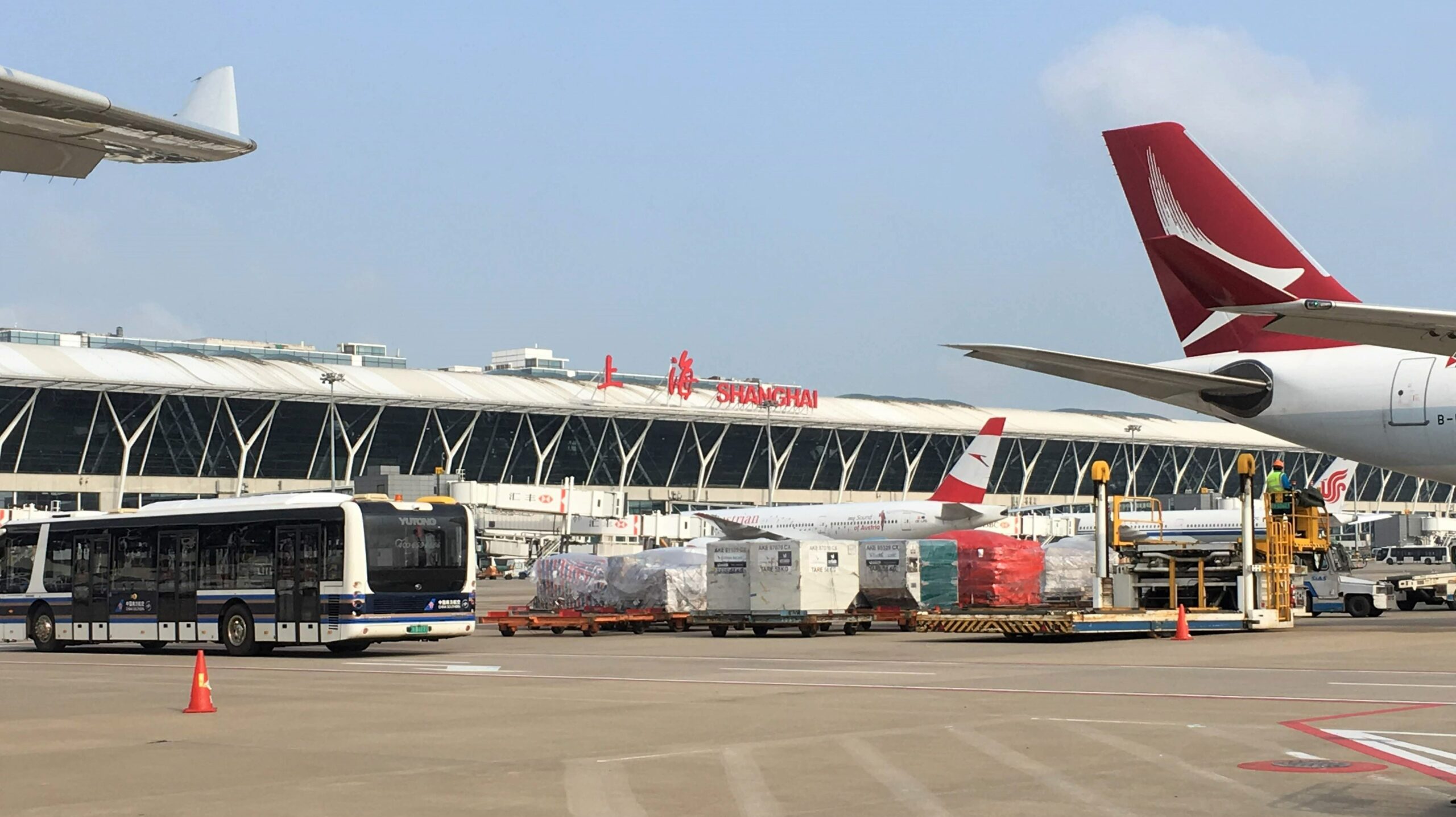Nhập hàng Trung Quốc về Việt Nam đường hàng không