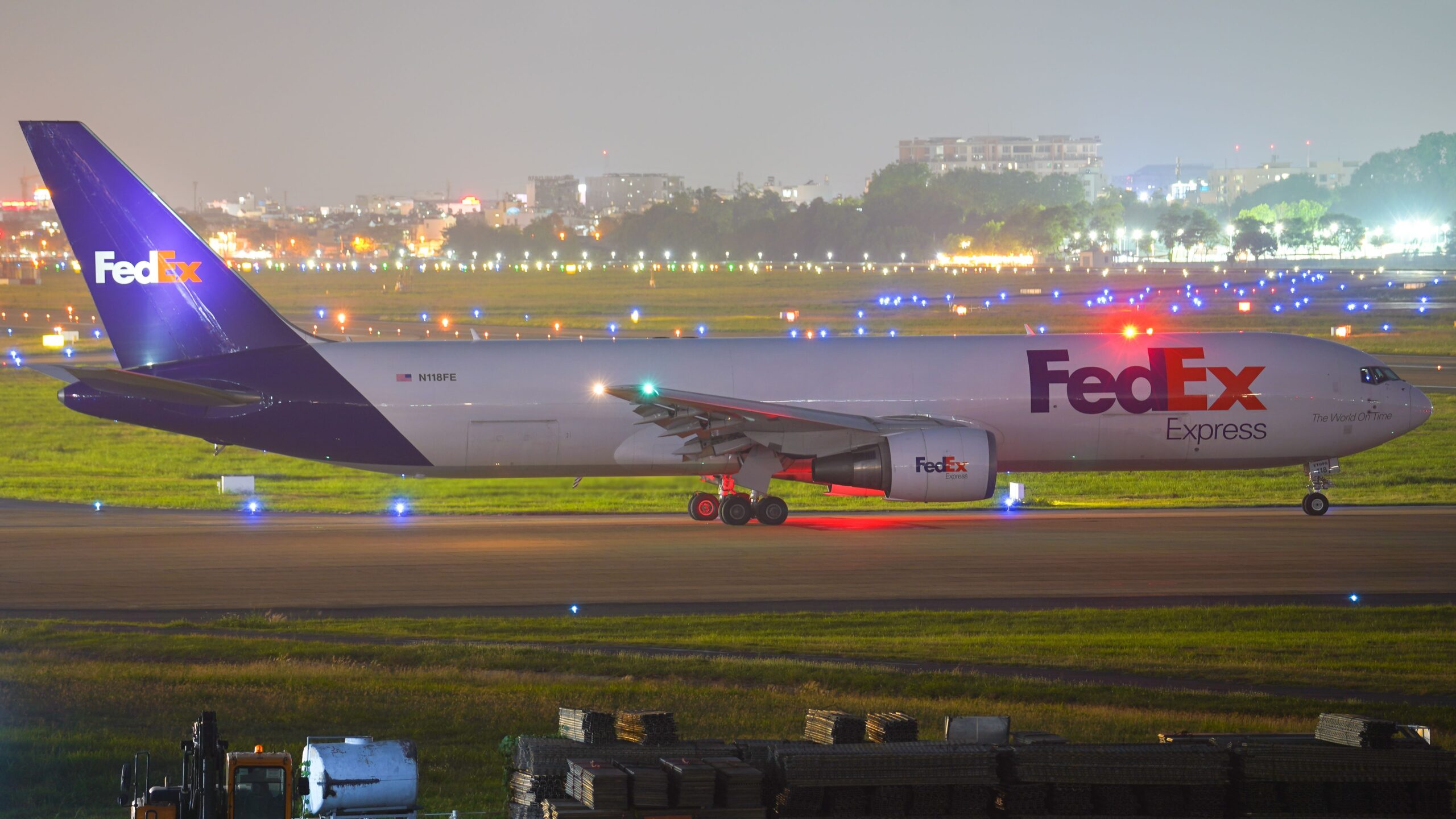 Gửi hàng đi Mỹ uy tín bằng dịch vụ Chuyển Phát Nhanh Fedex. VietAviation Logistics